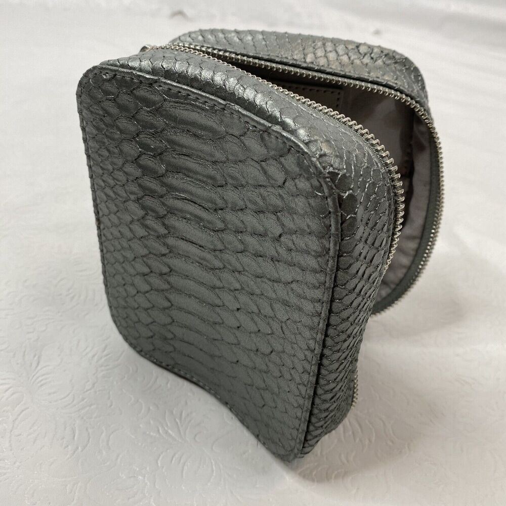 Trish McEvoy 2 Ring Makeup Organizer Case